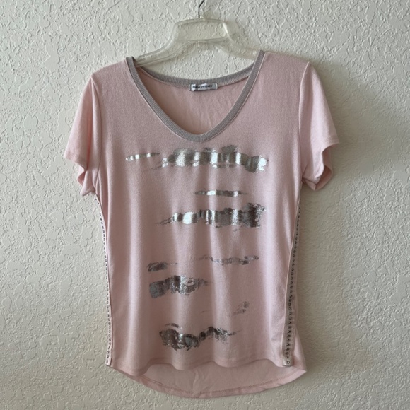 Lovely Made in Italy V-Neck Short Sleeve Low High Hem Pink with Silver Bling Top - Picture 9 of 10